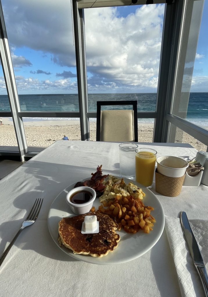 Hotel Riu Palace Paradise Island breakfeast